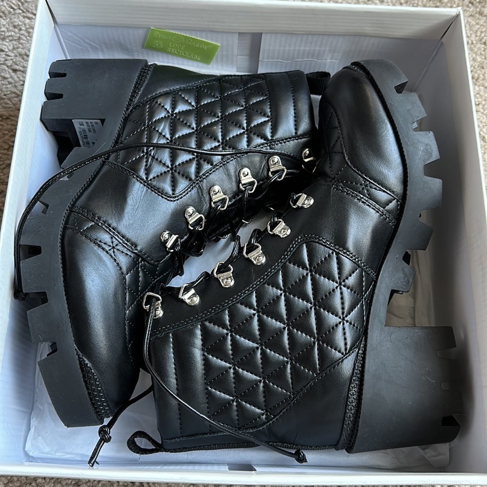 NWT Schultz Black Cory Lace Up Booties so 7.5